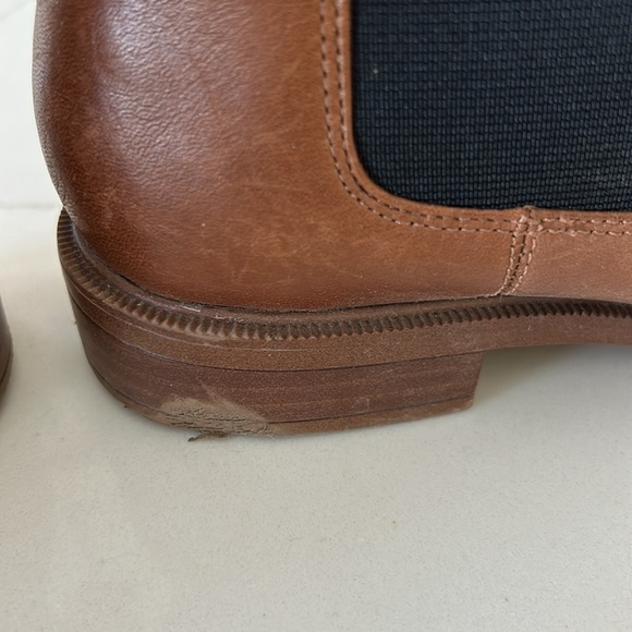 Clarks Taylor Shine Somerset Tan Chelsea Boots with Black Panels - Picture 7 of 11